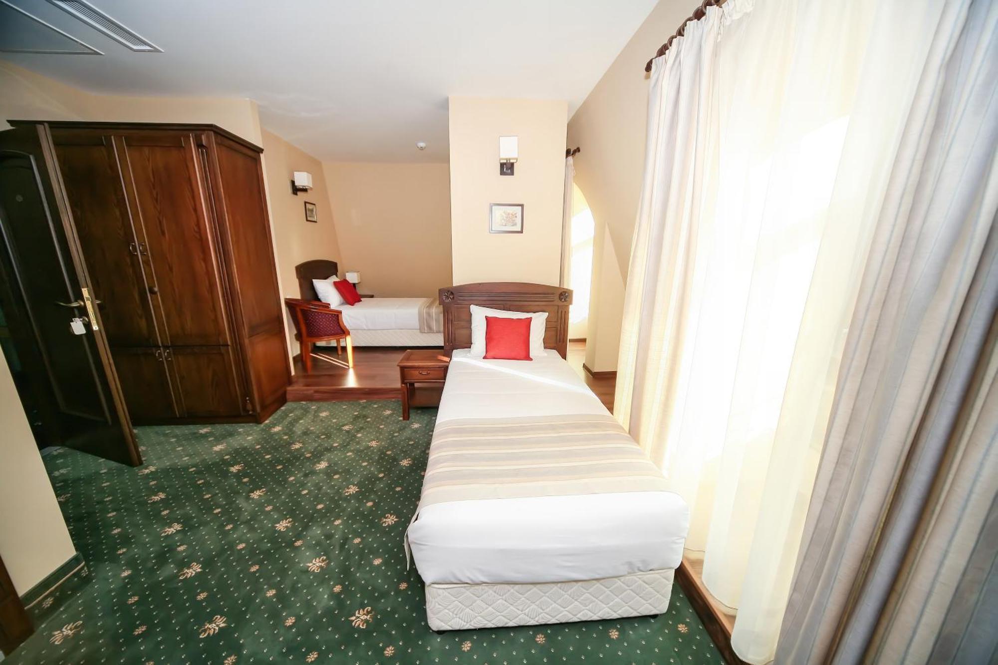 Retro Hotel Haskovo Buitenkant foto